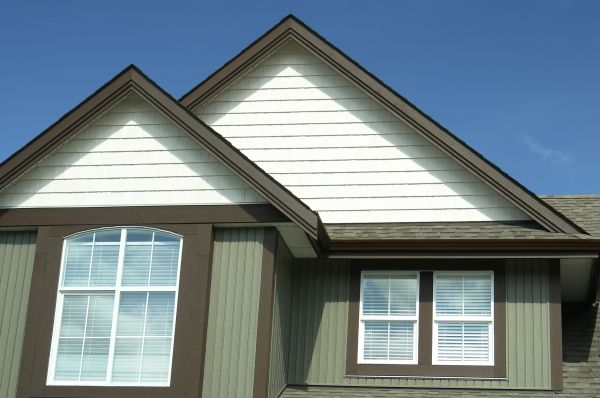 Cost of Vertical Vinyl Siding Repair in Camas